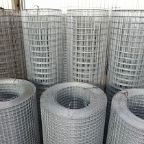 Сетка сварная из оцинкованной проволоки 50 х 50 х 1,8 мм (1,5 х 30 м) 1,16 кг/м 33963